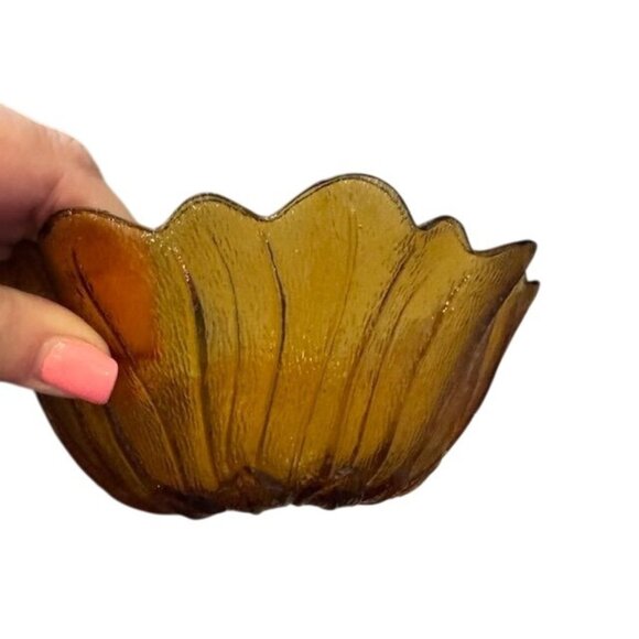 Amber Glass Sunflower-Shaped Decorative Bowl 6.5" Wide Textured Glassware For Ta - Picture 2 of 6